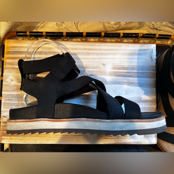 Merrill Women's Black Strappy Sandals sz5 - Picture 5 of 8